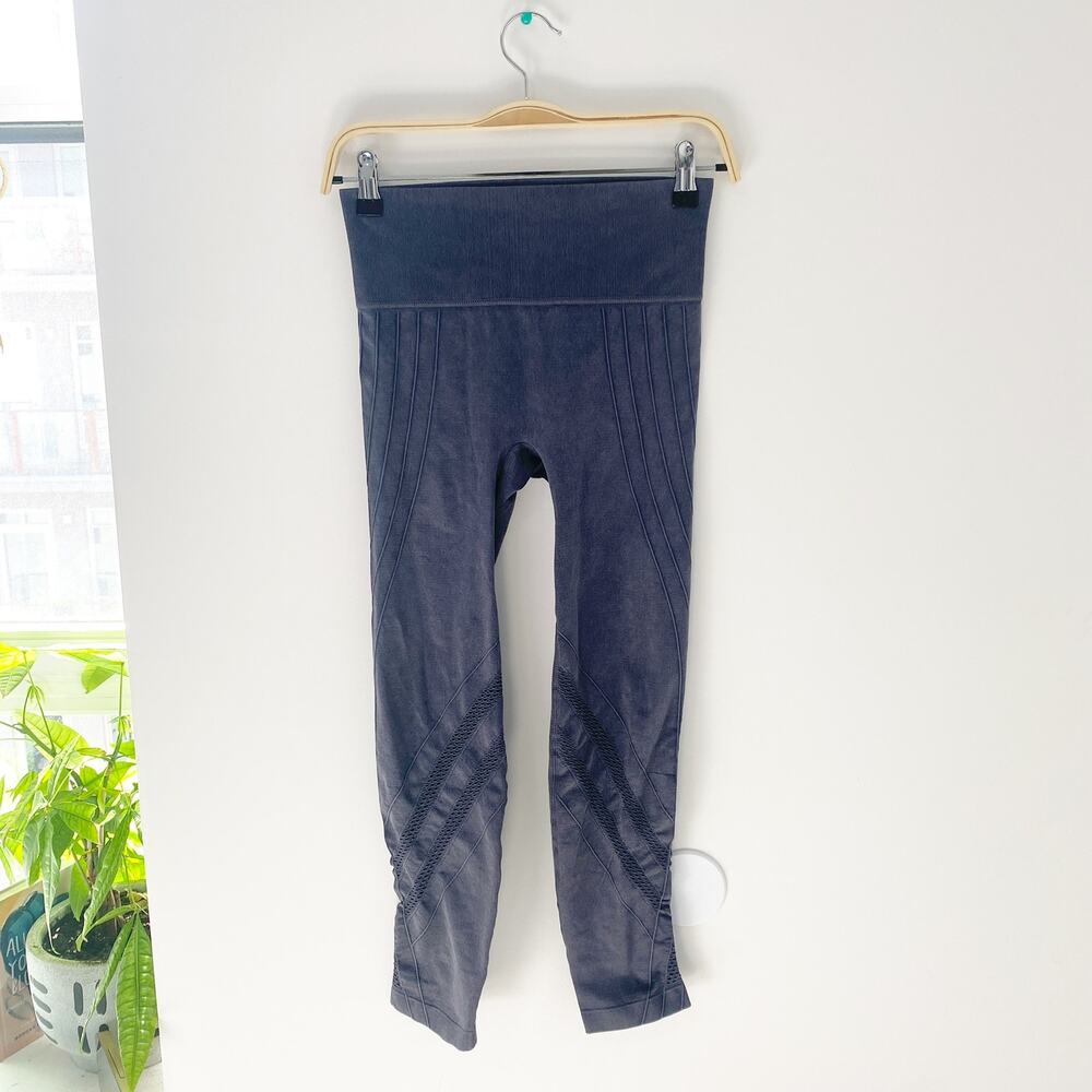 Yummie Gray Seamless Perforated Workout Leggings Size Small/Medium
